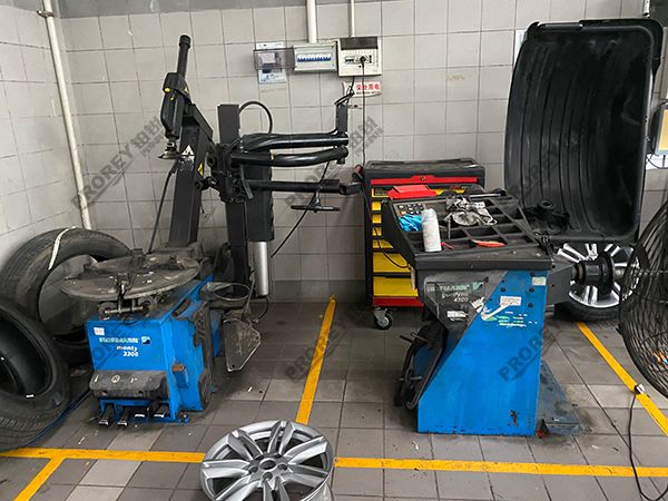 廣東路虎4S店-佛山市慶豐路暢汽車銷售服務(wù)有限公司-拆胎機(jī)